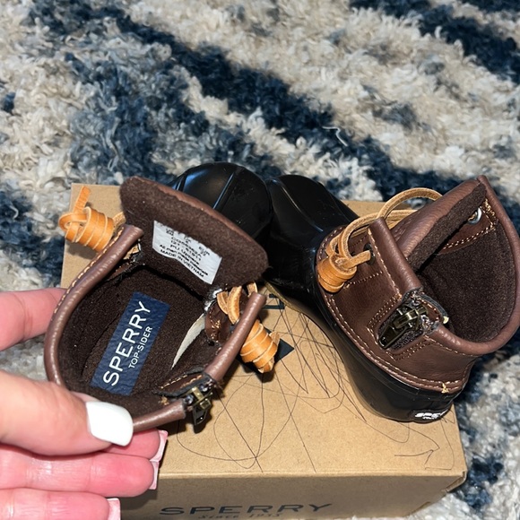 Lightly used Kids SPERRY Boots size 6M - Picture 6 of 7